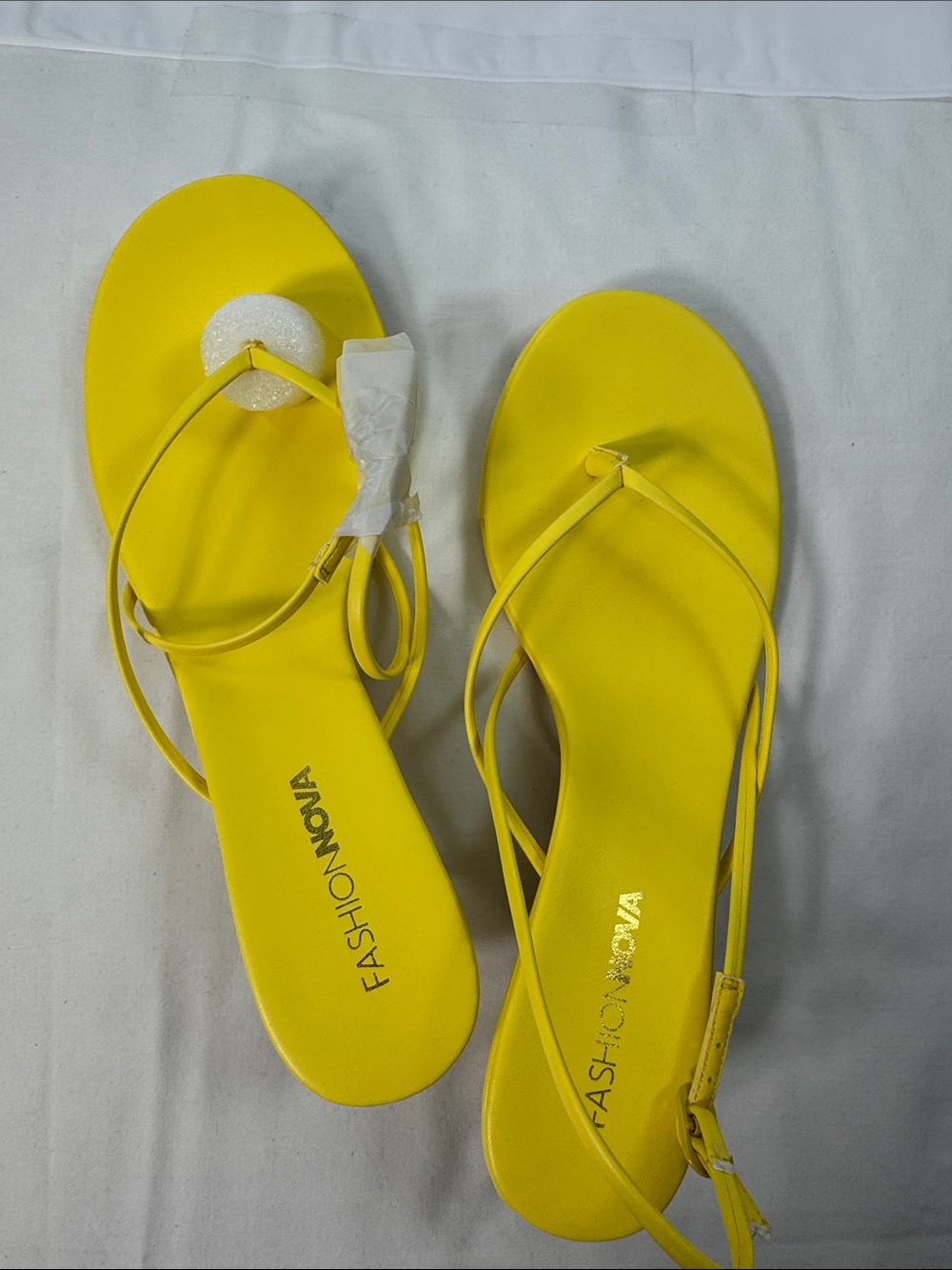 Fashion‎ Nova Florence Toe Ring Kitten Heel Sandals Yellow Size 8 NIB
